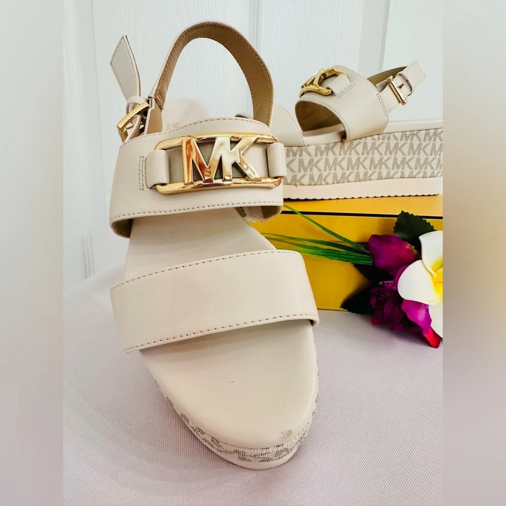 MICHAEL KORS ~ Women's Cream Colored Platform Sandals w/Signature MK Logo size 6